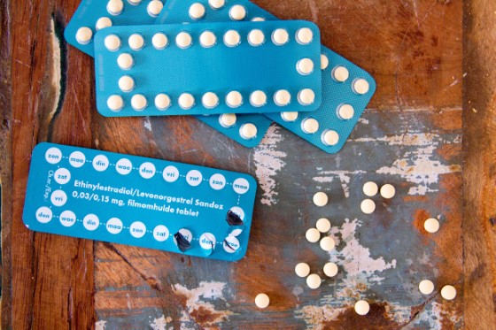 Jednou z možností štandardnej liečby, je užívanie hormonálnej antikoncepcie